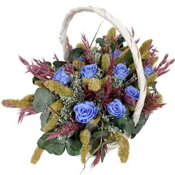 Rosas eternas liofilizadas de color azul.