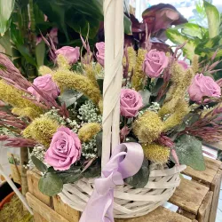 Rosas preservadas eternas de color malva.
