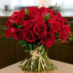Mandar un ramo de  36 rosas rojas a casa en Madrid.