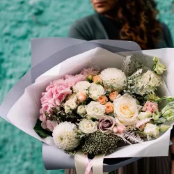 Enviar ramos de flores de lujo a domicilio en Madrid.