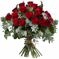 Ramo hecho con 18 rosas rojas en Madrid