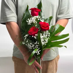 3 rosas rojas para enviar a domicilio en Madrid