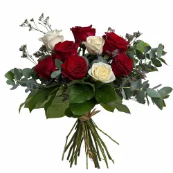 Ramo de rosas hecho con 3 rosas blancas y 6 rojas. Envío a domicilio en Madrid