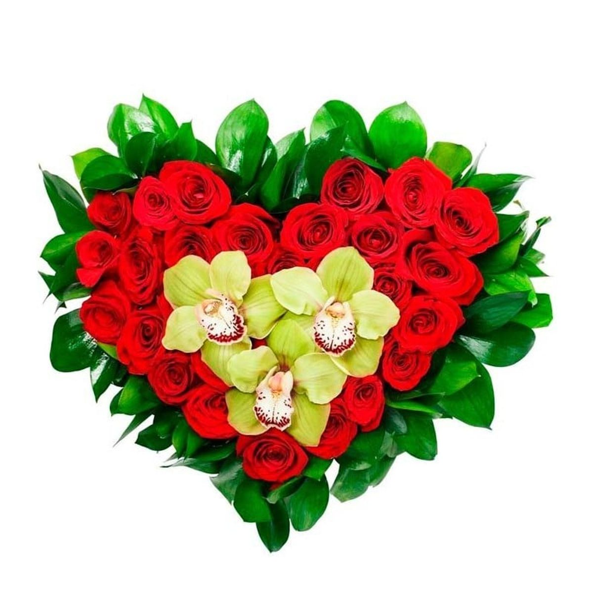 Corazón de rosas y orquídeas