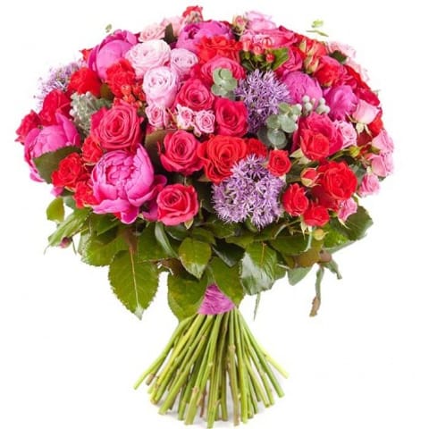 Ramo de peonías y rosas.