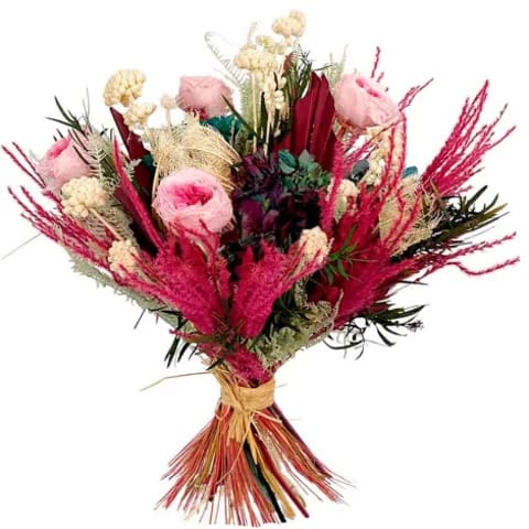 Ramo de flores preservadas en Madrid. Con rosas liofilizadas