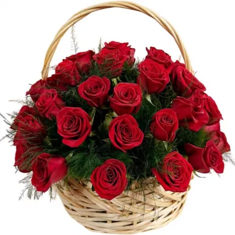 Cesta hecha con 36 rosas rojas en Madrid.