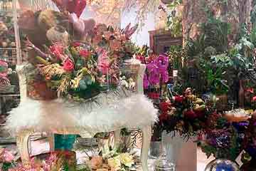 Interior de nuestra tienda de flores en Madrid, especialistas en decoración floral y maestros floristas en Chamartín.
